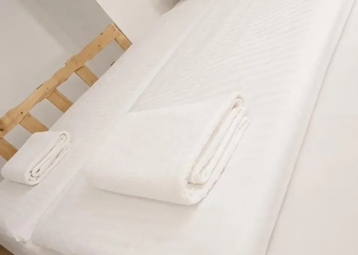 Small Cozy Loft With Small Private Kitchenette And Shower Гостьовий будинок